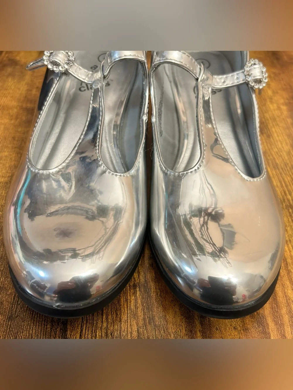 Art Class Kids' Dina metallic T-strap dress shoes Size 4